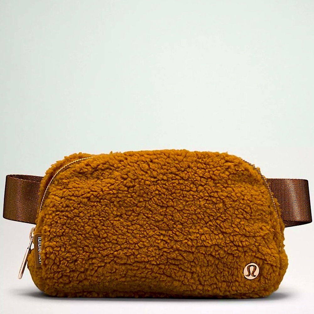 🤎NWT LULULEMON EVERYWHERE BELT BAG brown fuzzy fleece sherpa 1L